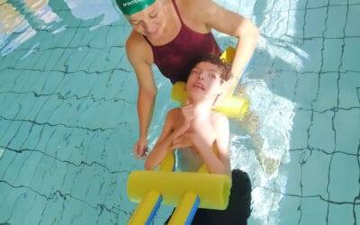 Nadís a la piscina